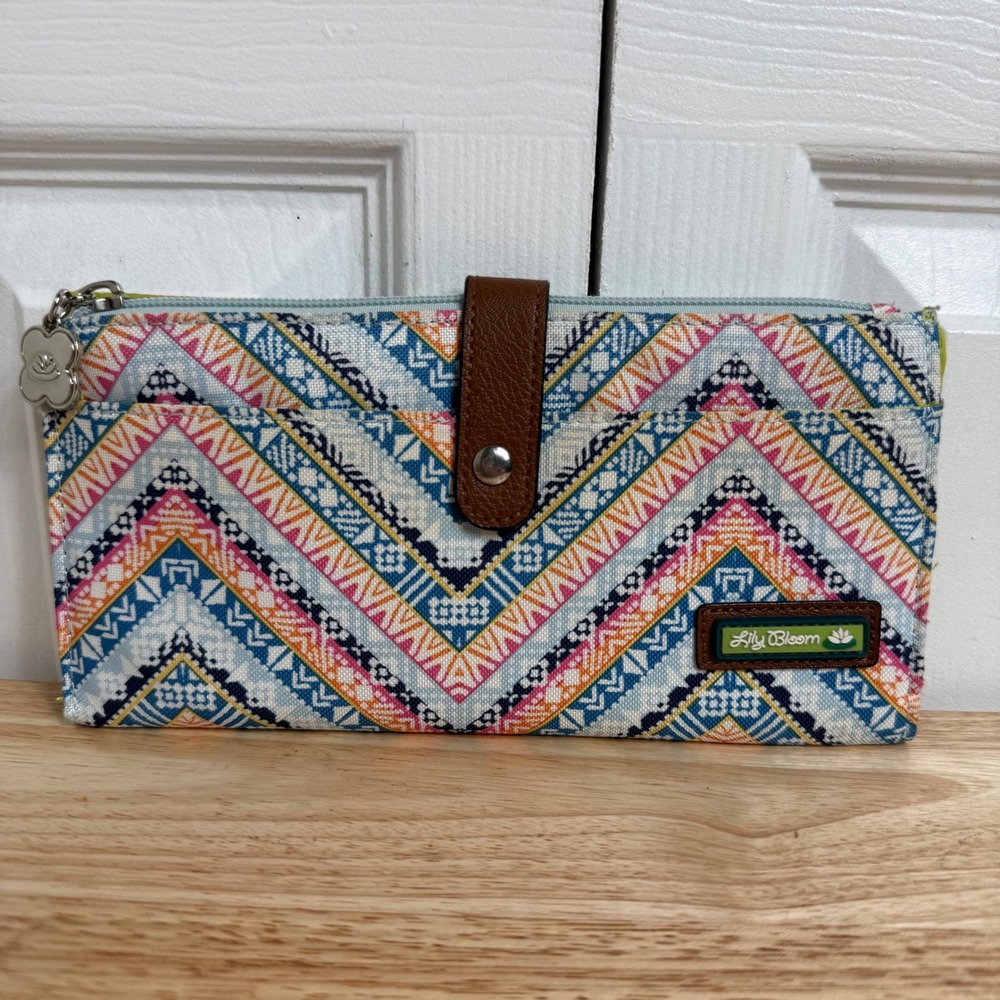 Lily Bloom Chevron Geometric Wallet OS Multicolor Boho Eclectic Zip Clutch